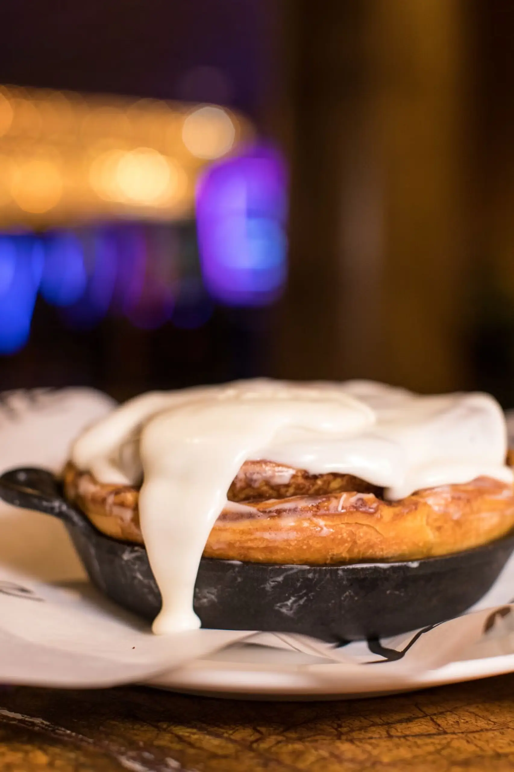 Sid's Cafe giant cinnamon roll