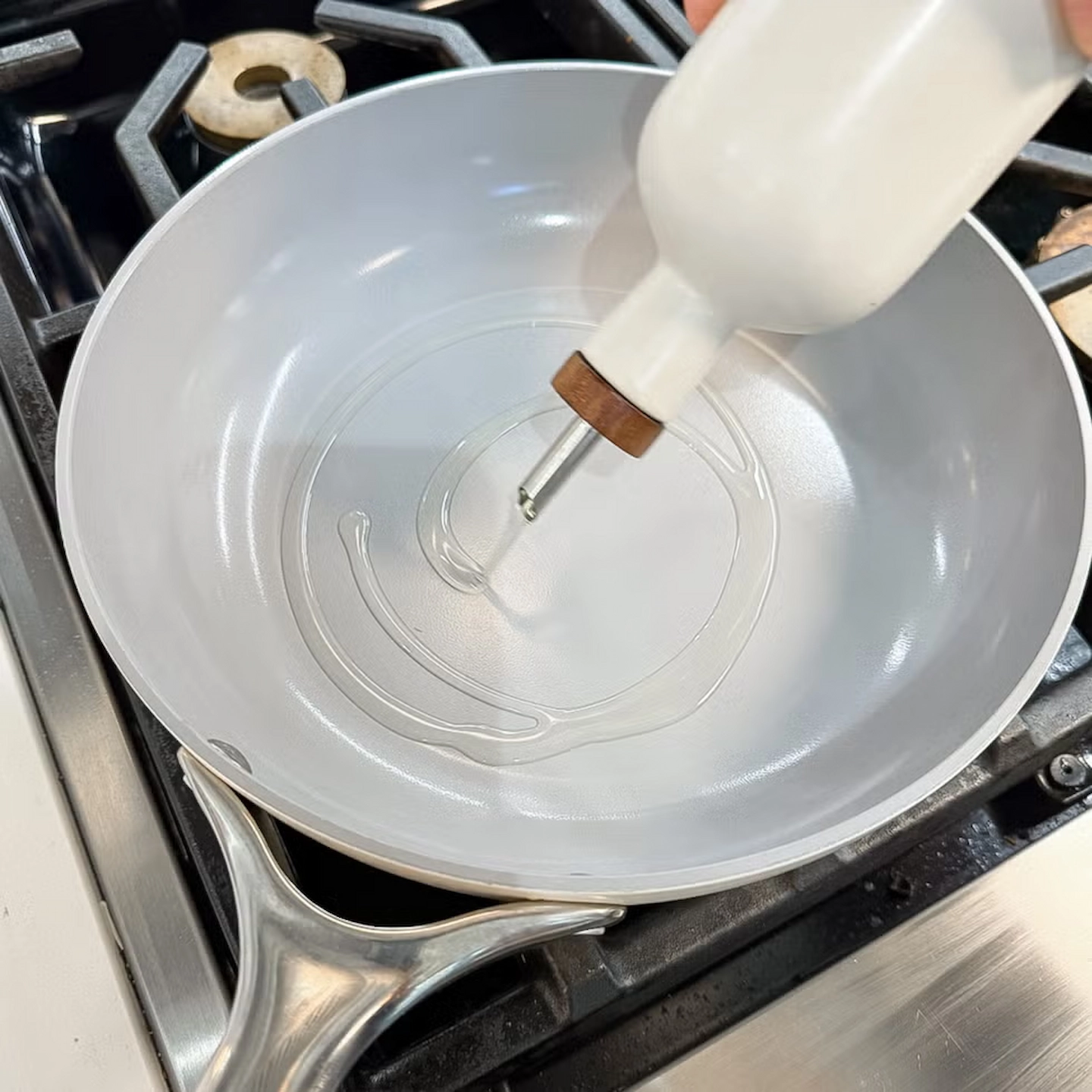 When To Put Oil On non-stick pan