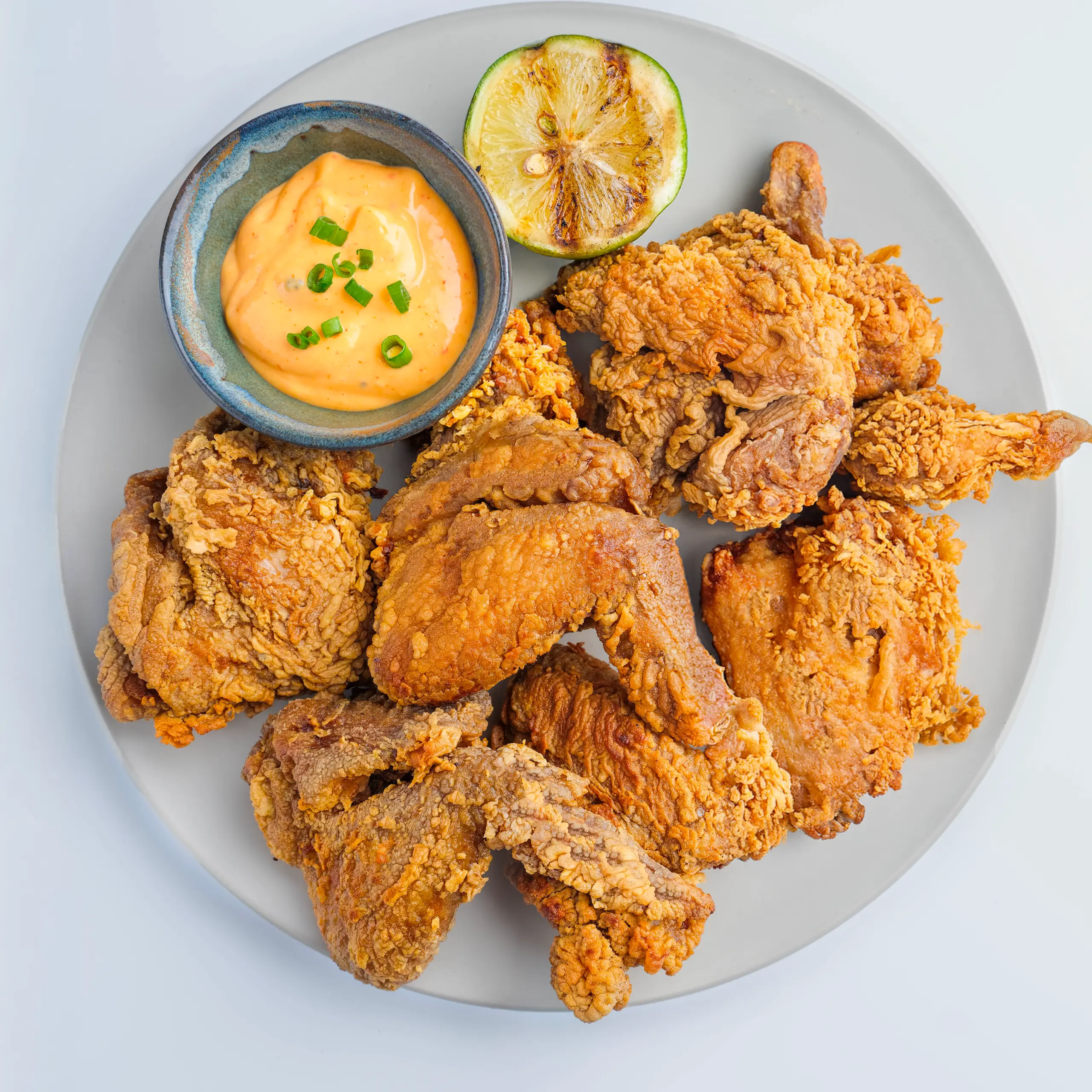 Crispy chicken wings marinated in ginamos