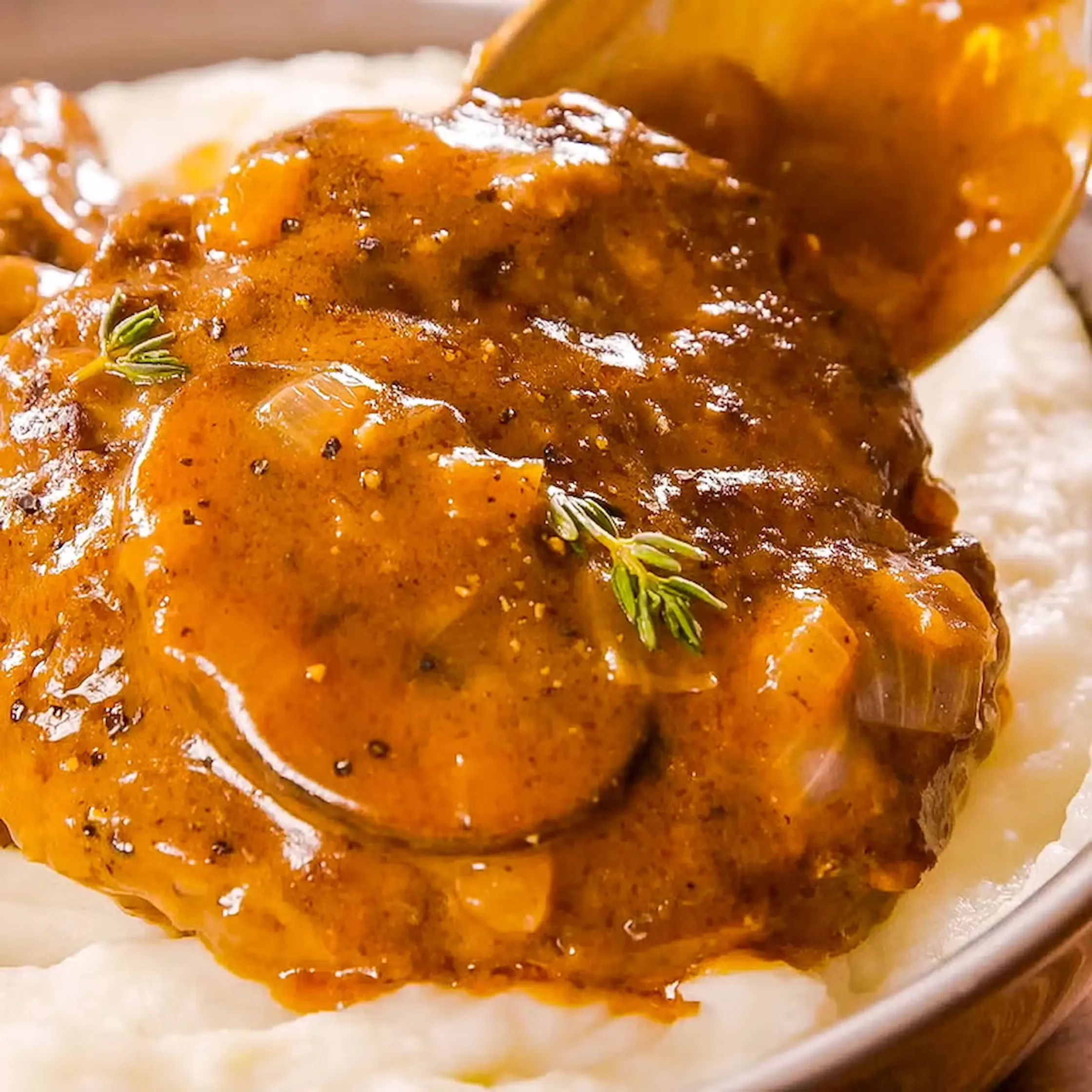 Salisbury steak beef patties mushroom gravy sauce dinner