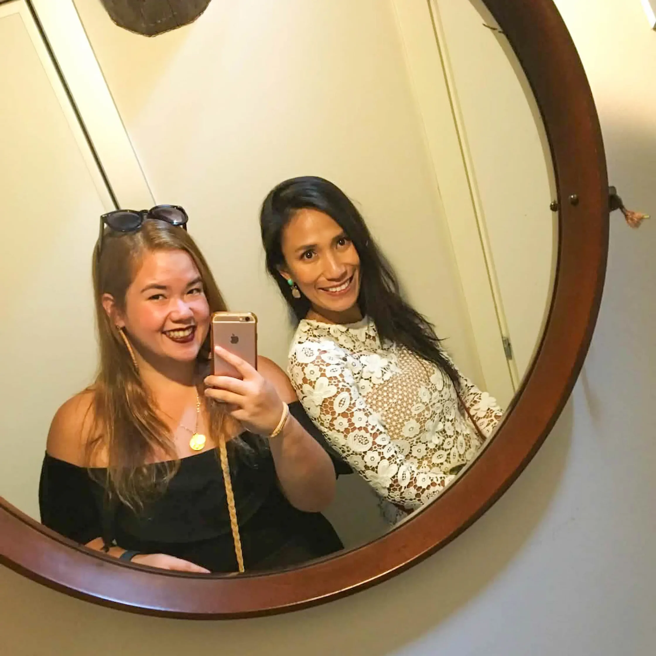 mom rhea rizzo and daiughter happy selfie