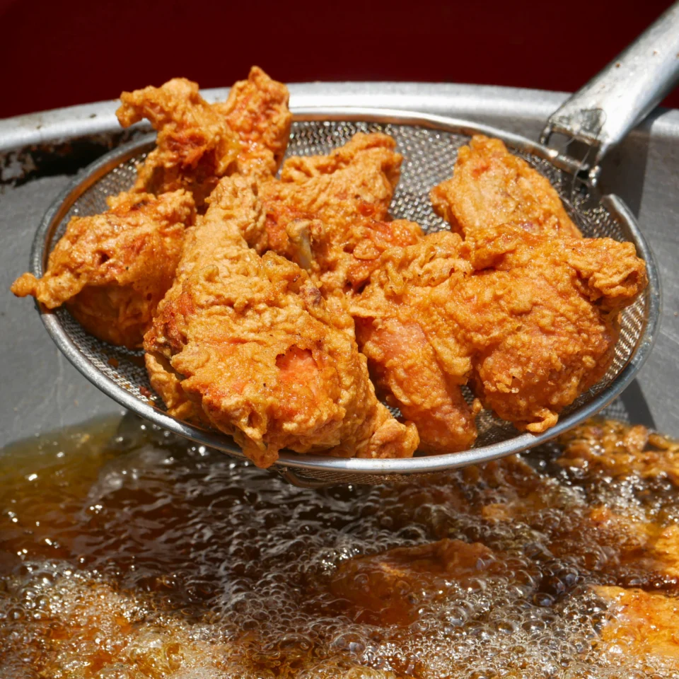 fried chicken fried chicken cooked in oil cover photo