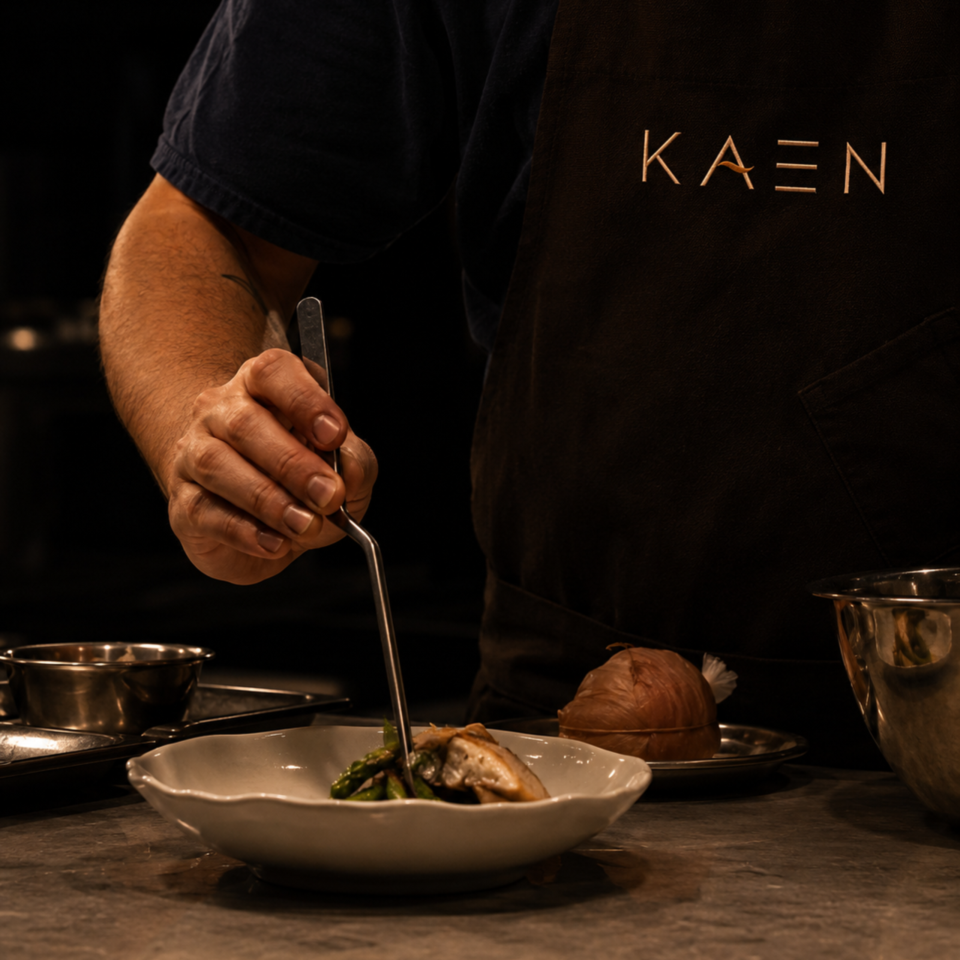 Hand plating dish