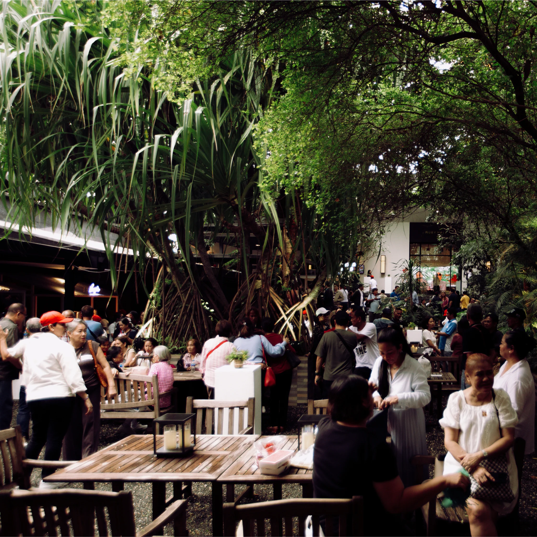 maxs restaurant Scout Entrance quezon city