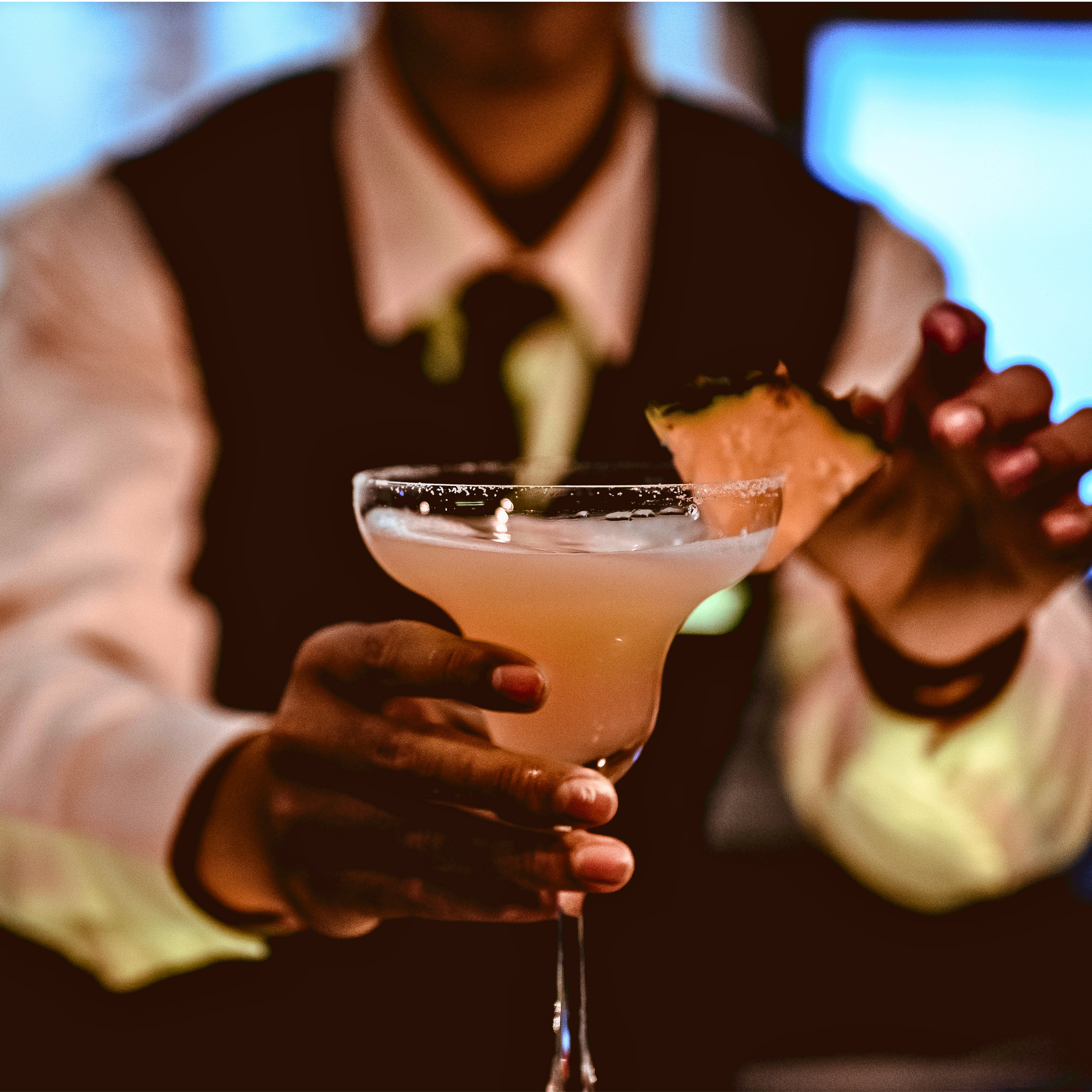 what do bartenders drink alcoholic drinks bars bar alcohol