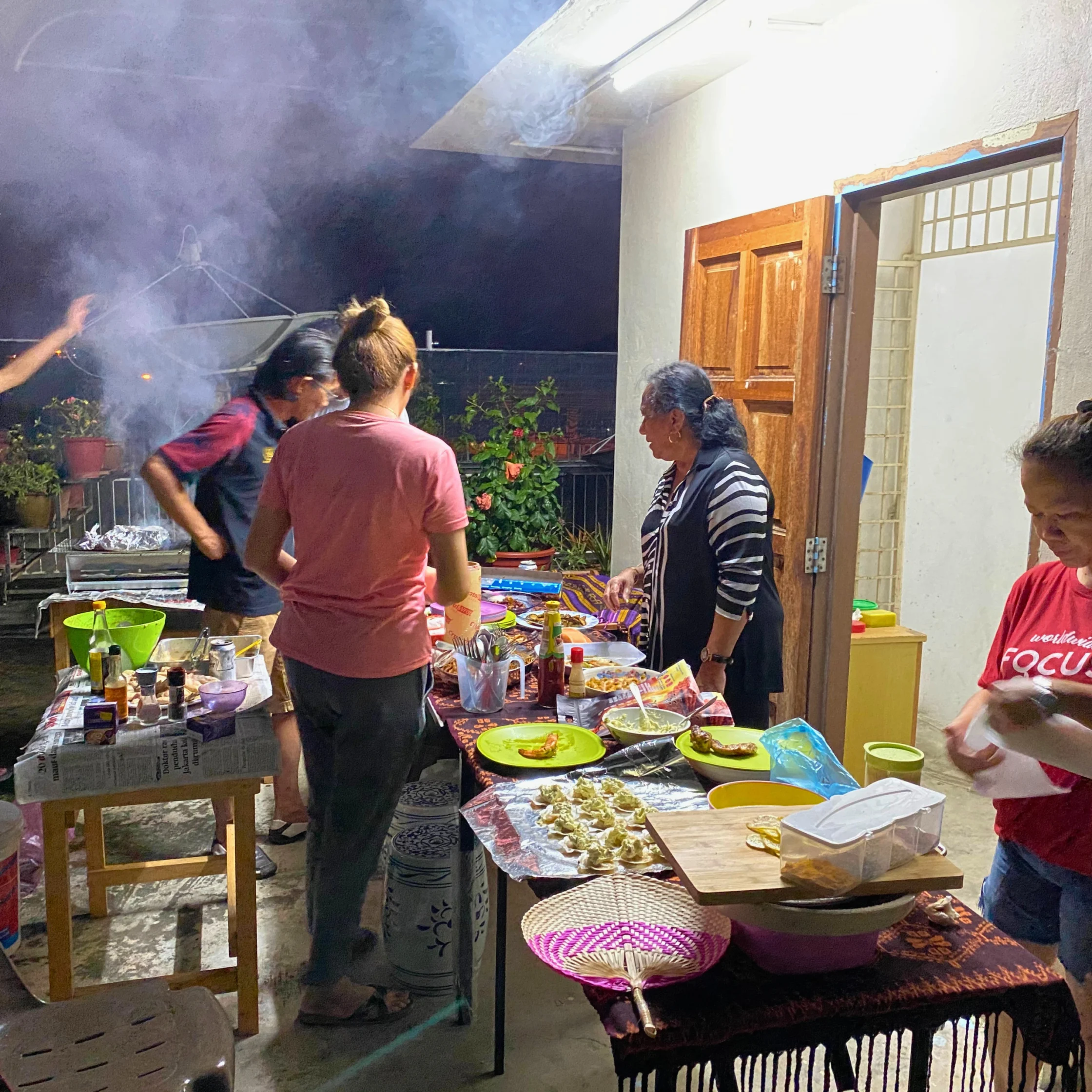 Why do Filipinos Always Bring Food to Every Gathering filipino handaan potluck bayanihan
