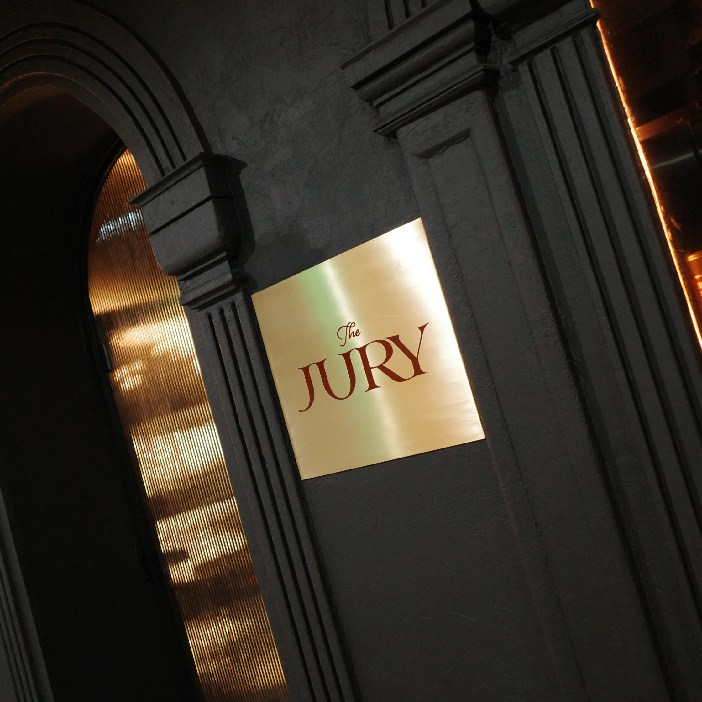 jury front door signange