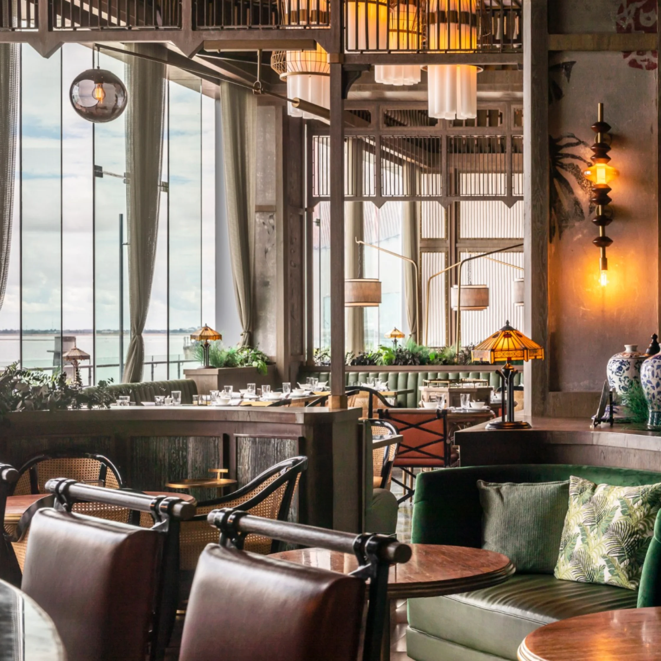 Dining Bar Area AT MOTT 32