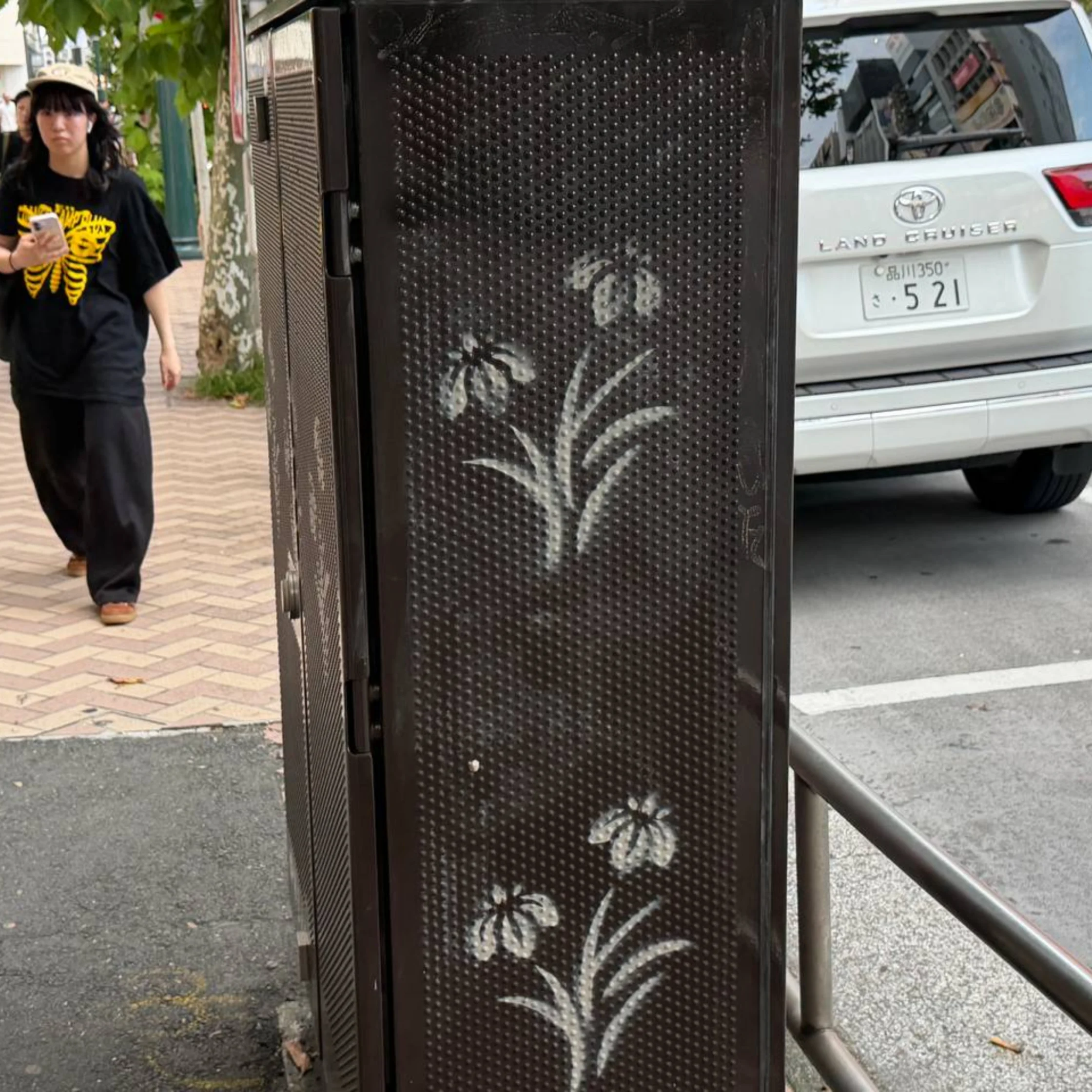 Spay painted flowers as inspo PHOTO COURTESY OF Guama World