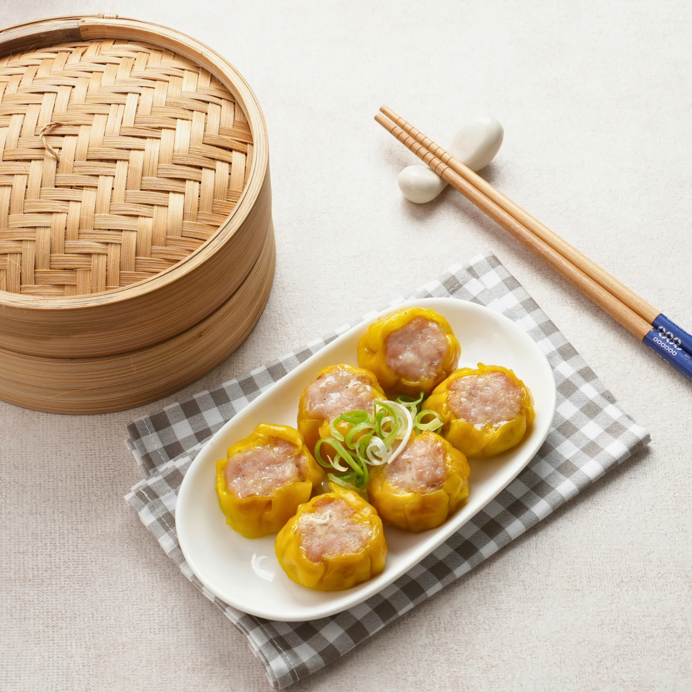 shumai or siomai chinese dumplings iwth prok and shrimp inside