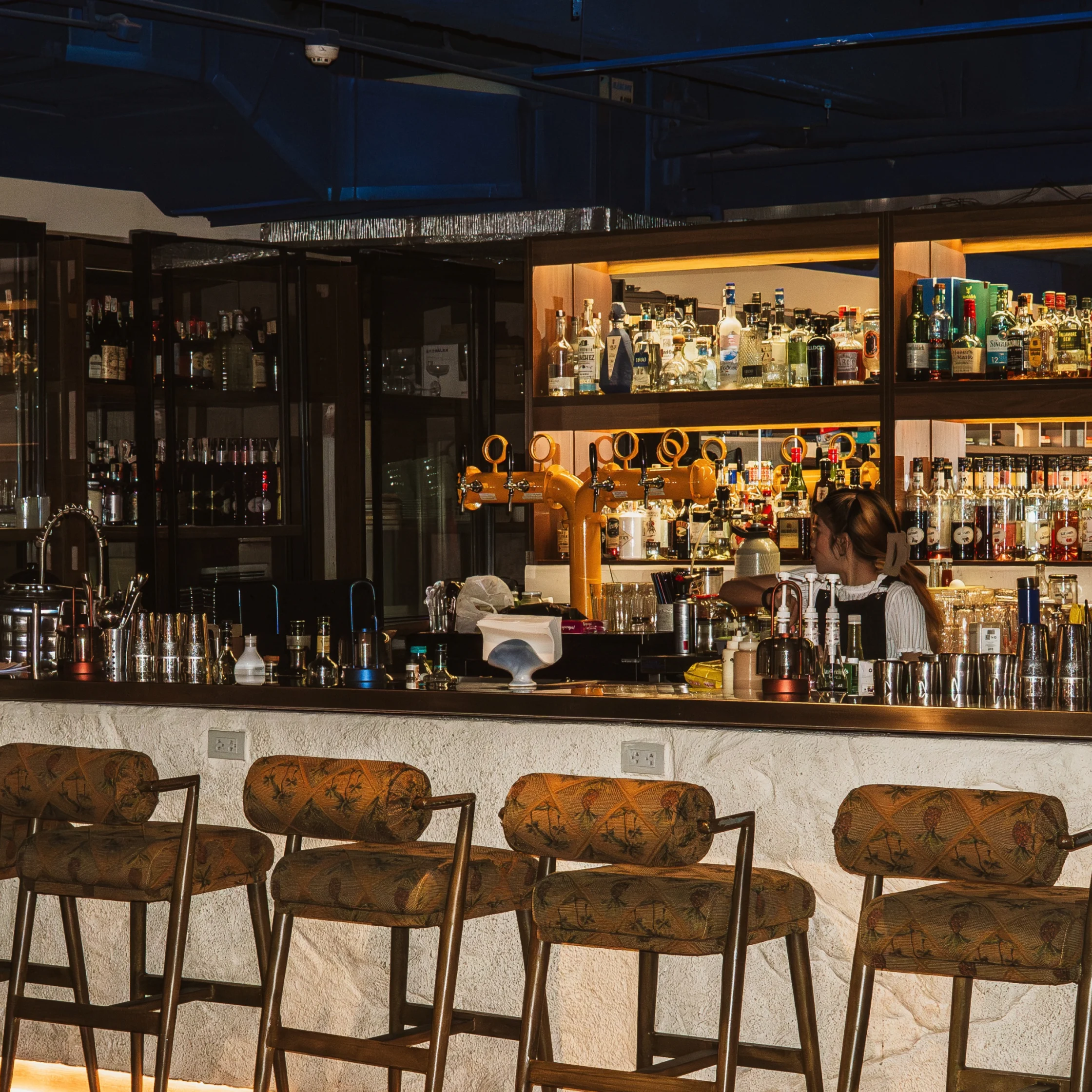 BAR AREA OF FR MGMT IN MAKATI
