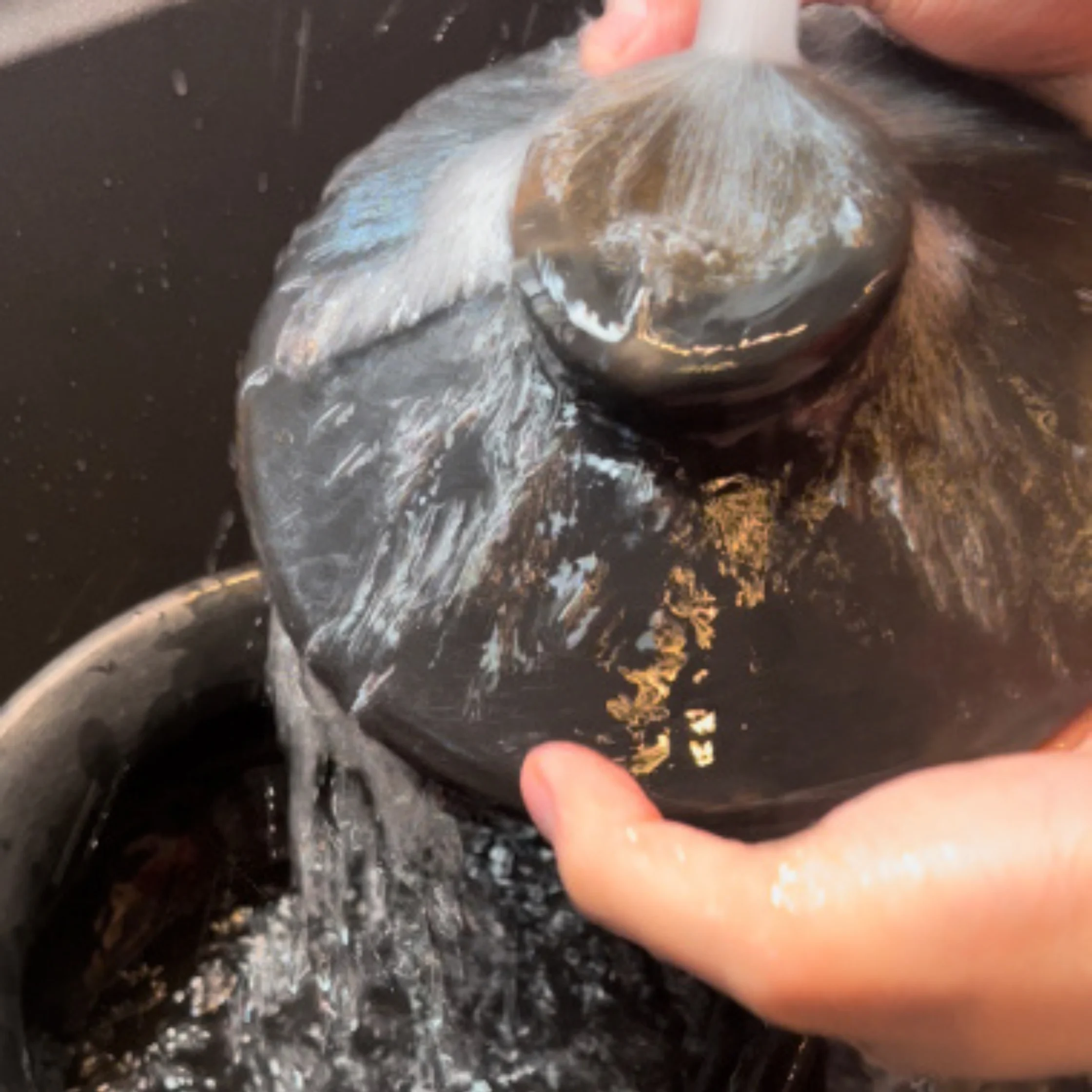Hand-scrub your palayok with water and coarse salt.