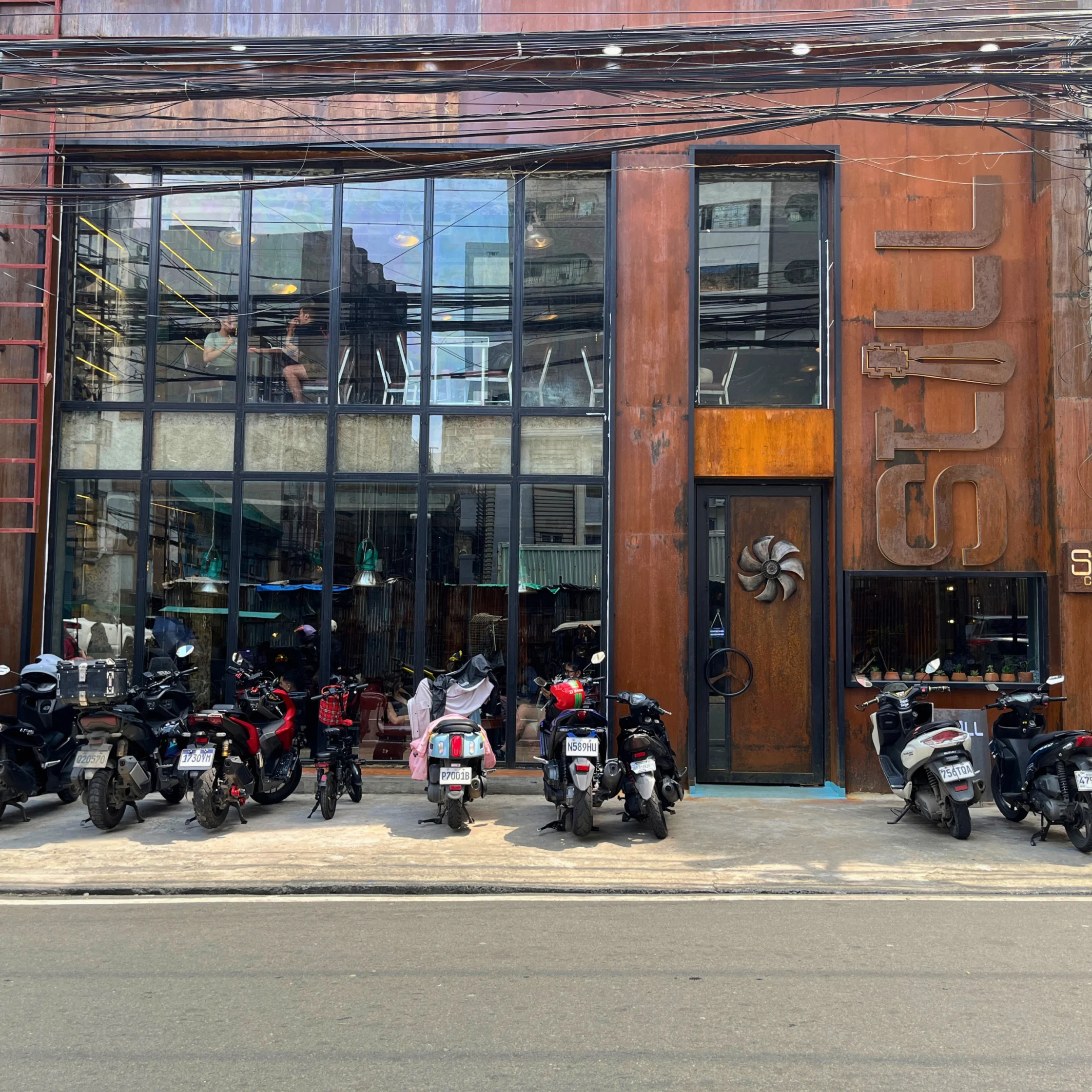 STILL CAFE IN BINONDO FACADE